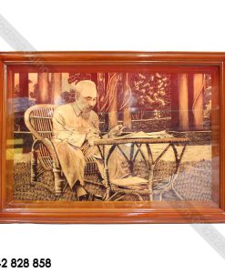 BÁC HỒ NGỒI ĐỌC BÁO NHÂN DÂN XÃ LUẬN 85CM X 60CM