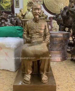 BÁC HỒ NGỒI ĐỌC BÁO 42CM