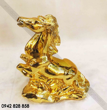 tượng ngựa mạ vàng
