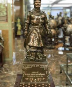 TƯỢNG HOÀNG ĐẾ QUANG TRUNG NGUYỄN HUỆ KHẢM TAM KHÍ CAO 90CM