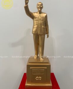 TƯỢNG BÁC HỒ VẪY TAY CA0 81CM ĐỒNG ĐỎ