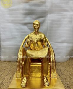 TƯỢNG BÁC HỒ NGỒI GHẾ MÂY CAO 60CM DÁT VÀNG 9999