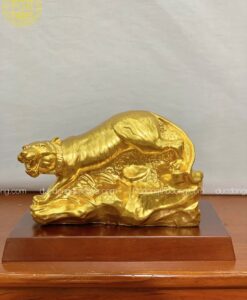 HỔ NẰM BỆ ĐÁ DÁT VÀNG 9999