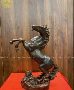 NGỰA HÍ TRÊN ĐỒNG CỎ MÀU GIẢ CỔ