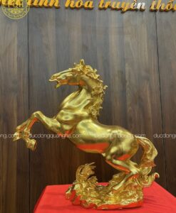 NGỰA HÍ TRÊN CỎ CAO 42CM DÁT VÀNG 9999